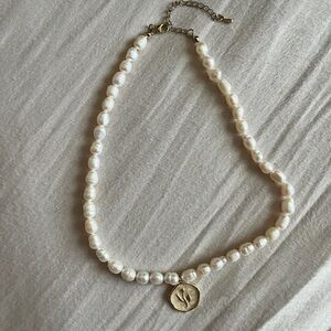 Elegant Pearl Necklace with Gold Pendant